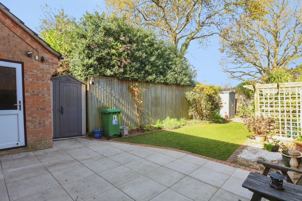 Property photo 2 of 14 Garden