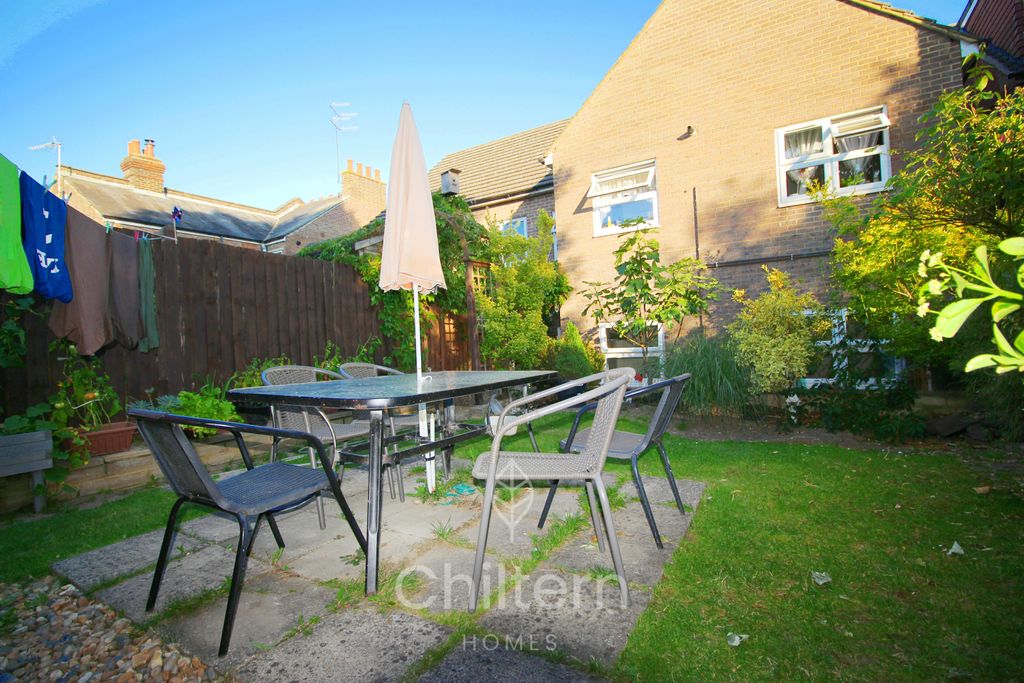 Property photo 1 of 7 Studio Flat Francis St Luton