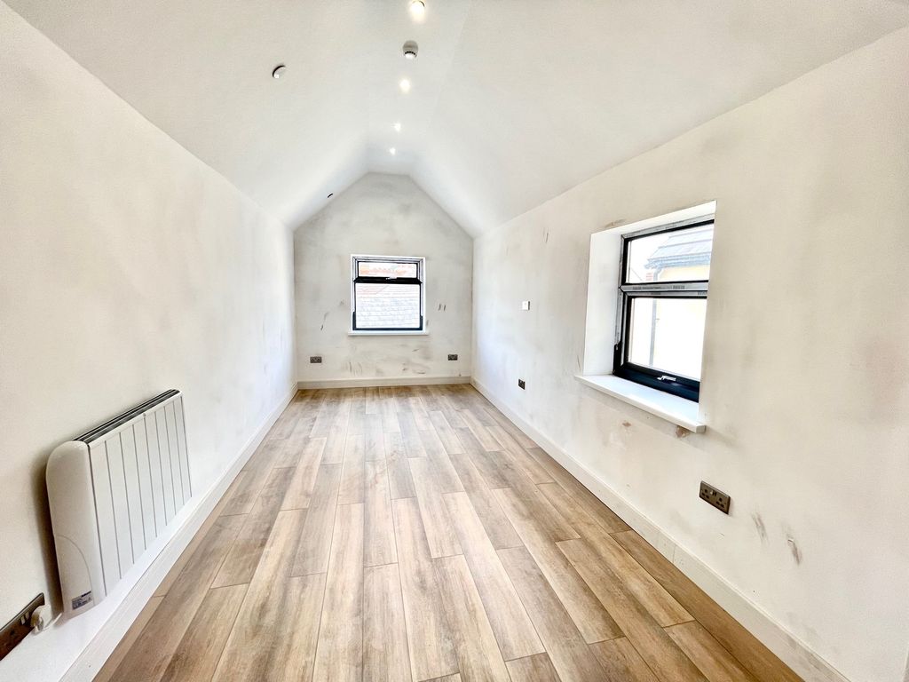 Property photo 1 of 9 Image