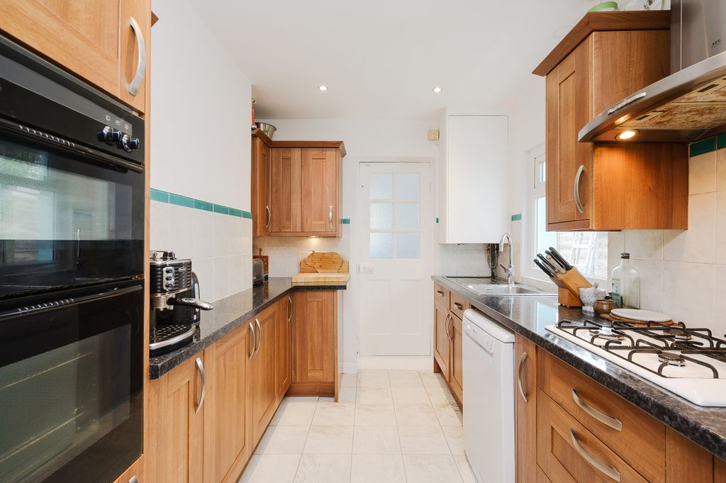 Property photo 3 of 14 Kitchen