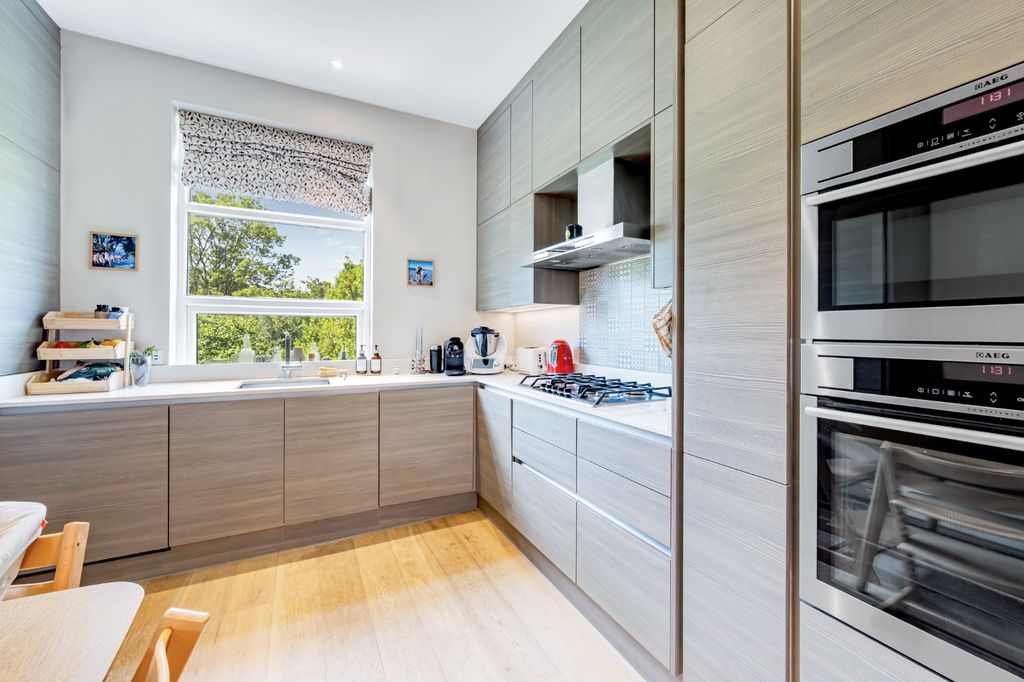 Property photo 2 of 15 5240903