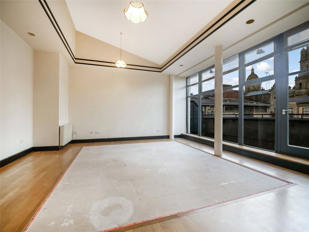 Property photo 2 of 27 Picture No. 05