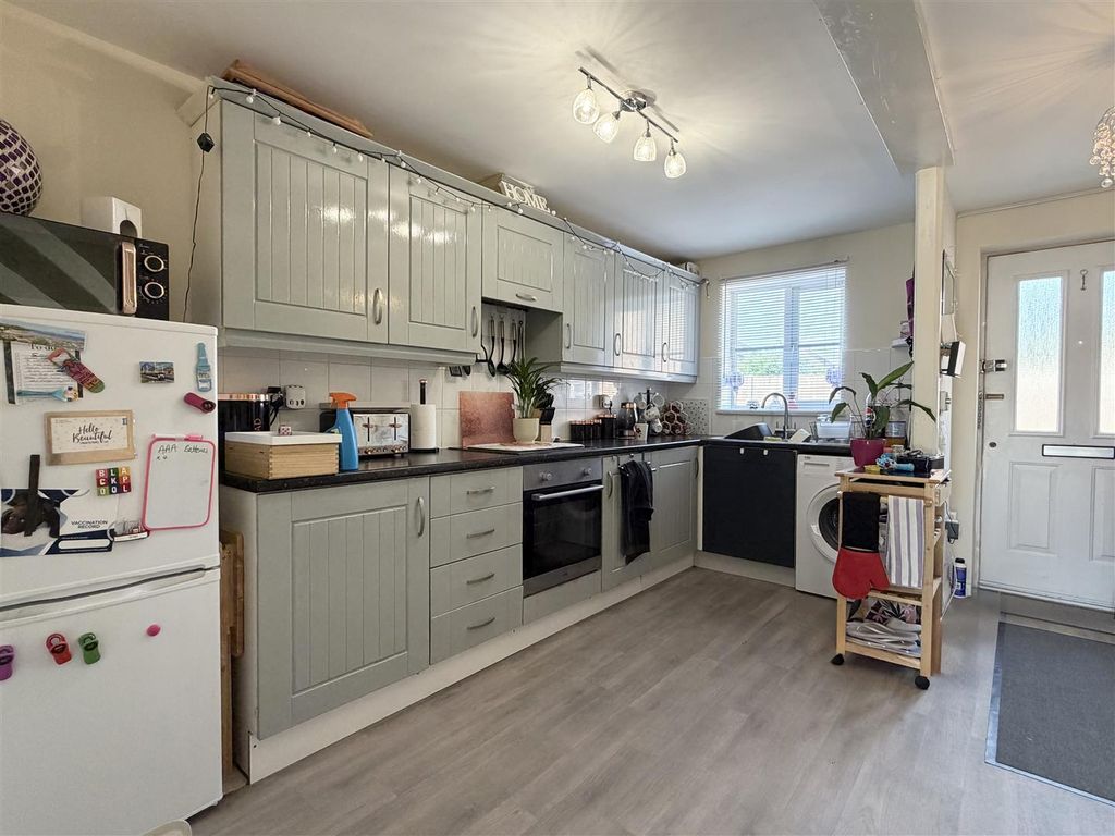 Property photo 2 of 17 Kitchen