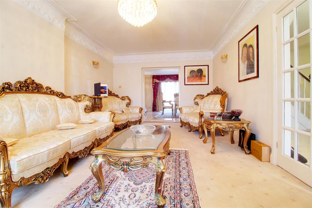 Additional image 7 of 5 bed detached house for saleMymms Drive, Brookmans Park AL9
