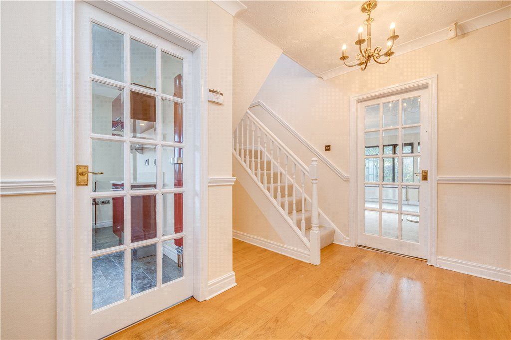 Property photo 3 of 27 Hallway