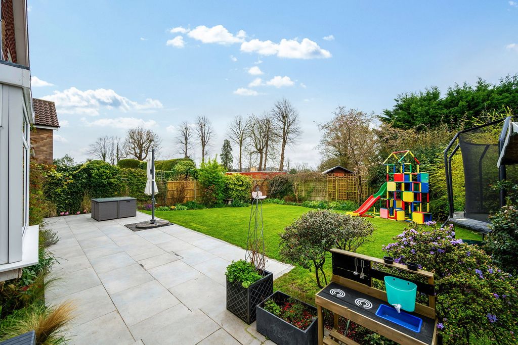 Property photo 3 of 34