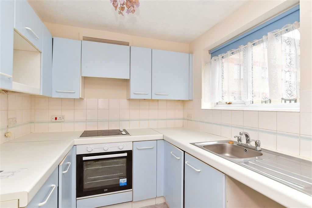 Property photo 3 of 10 Kitchen