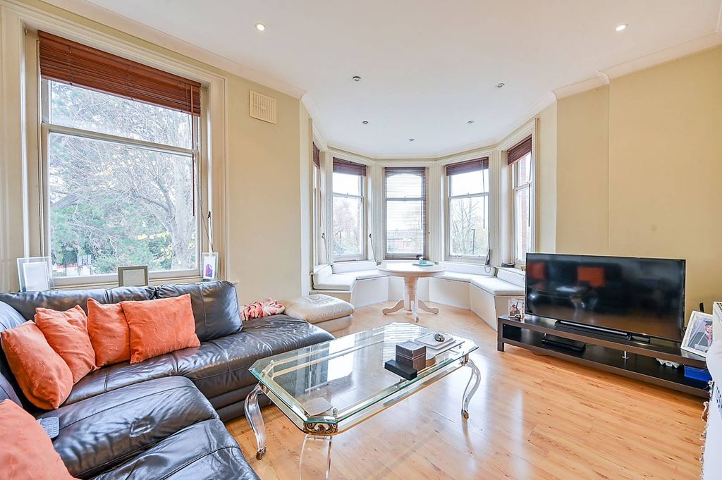 Property photo 2 of 8