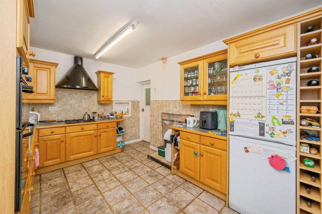 Property photo 2 of 28