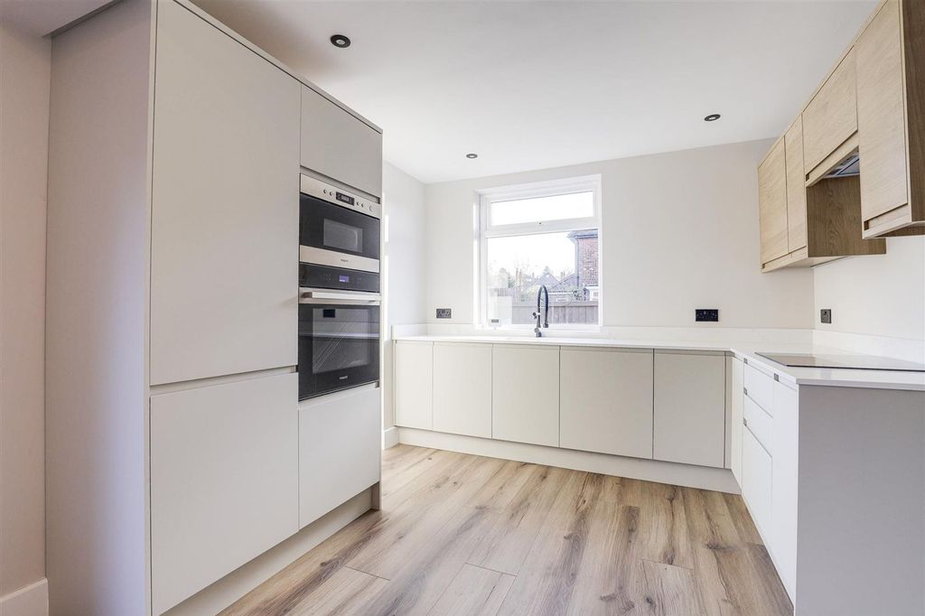 Property photo 2 of 29