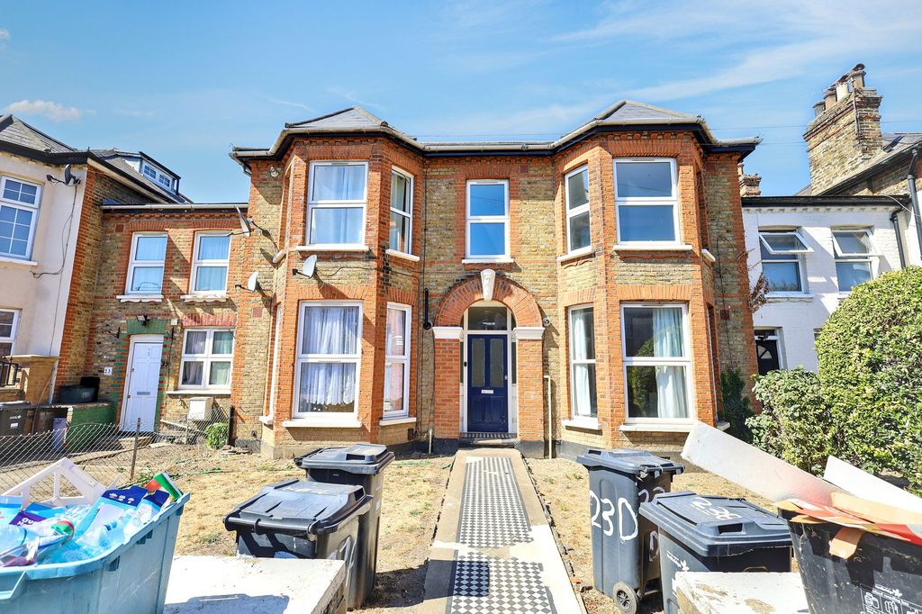 Property photo 1 of 13 Flat B, 23 Eastwood Road, Ilford, Ig3 8Up