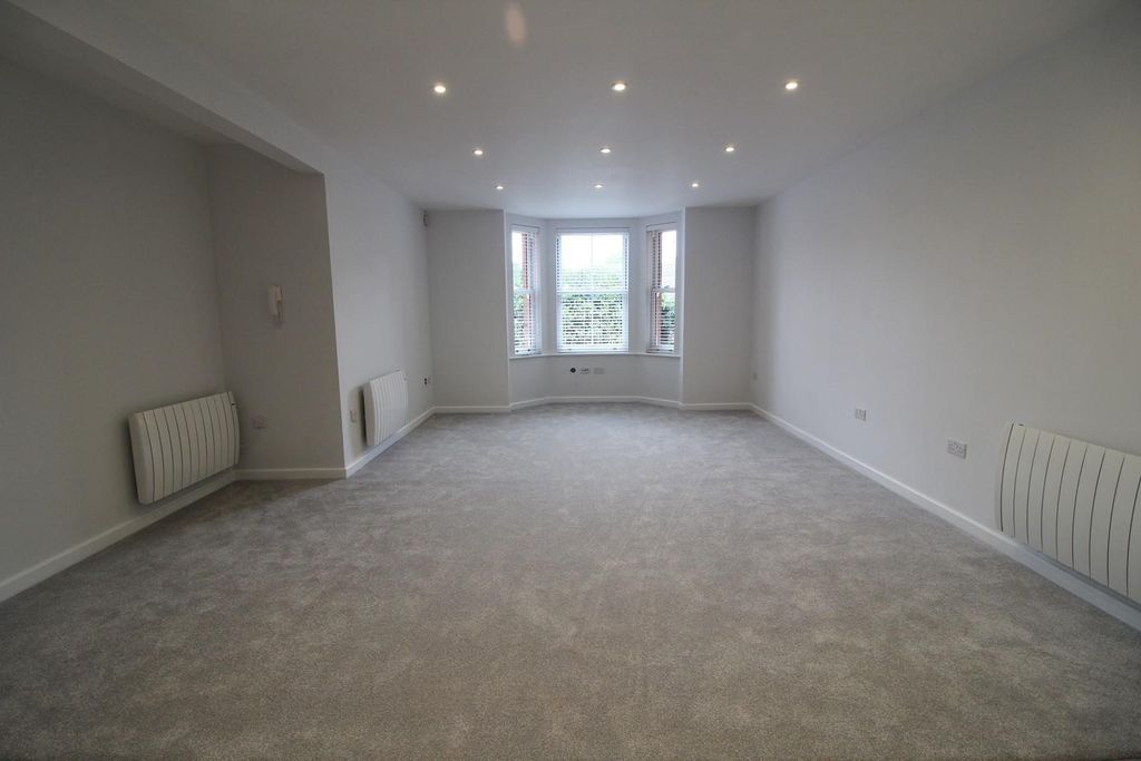 Property photo 2 of 9 Lounge