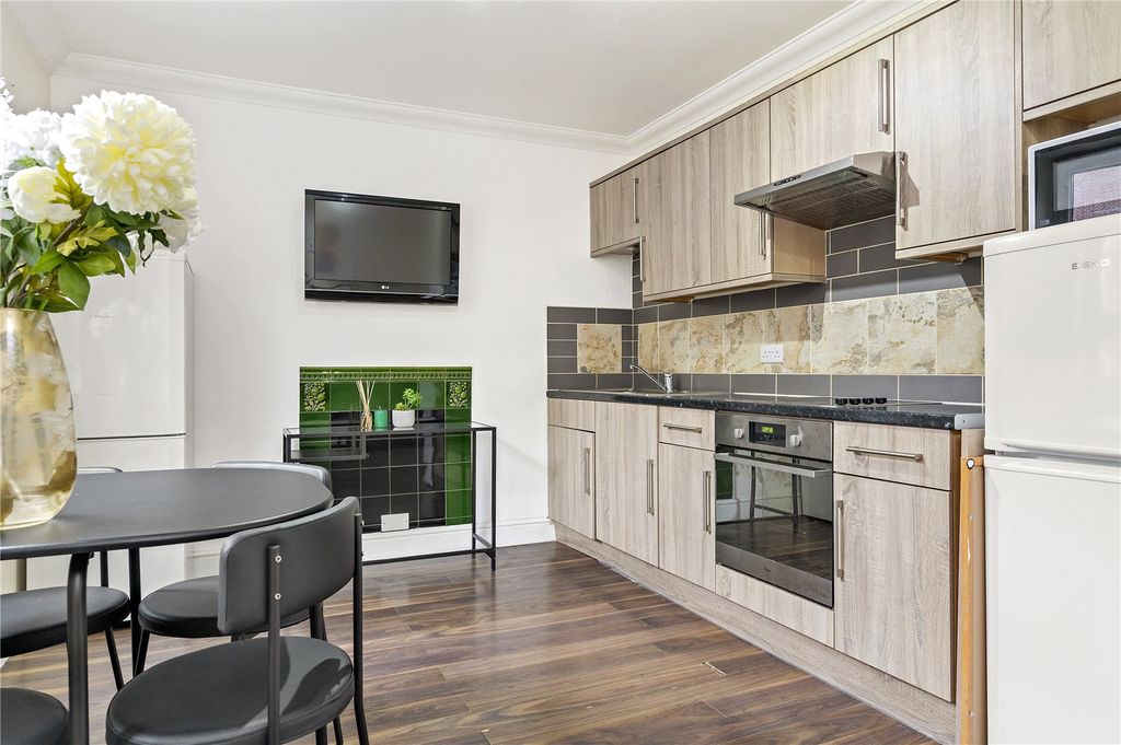 Property photo 2 of 12 Kitchen Diner