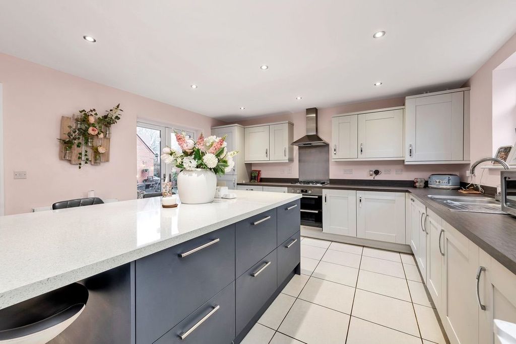 Property photo 2 of 23