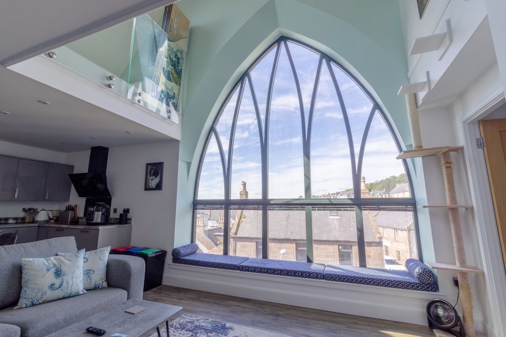 Property photo 2 of 27 Lounge Window
