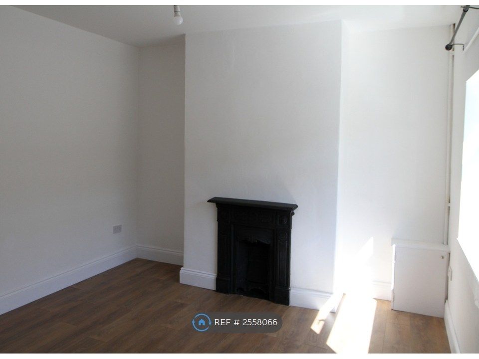 Property photo 2 of 15 Lounge