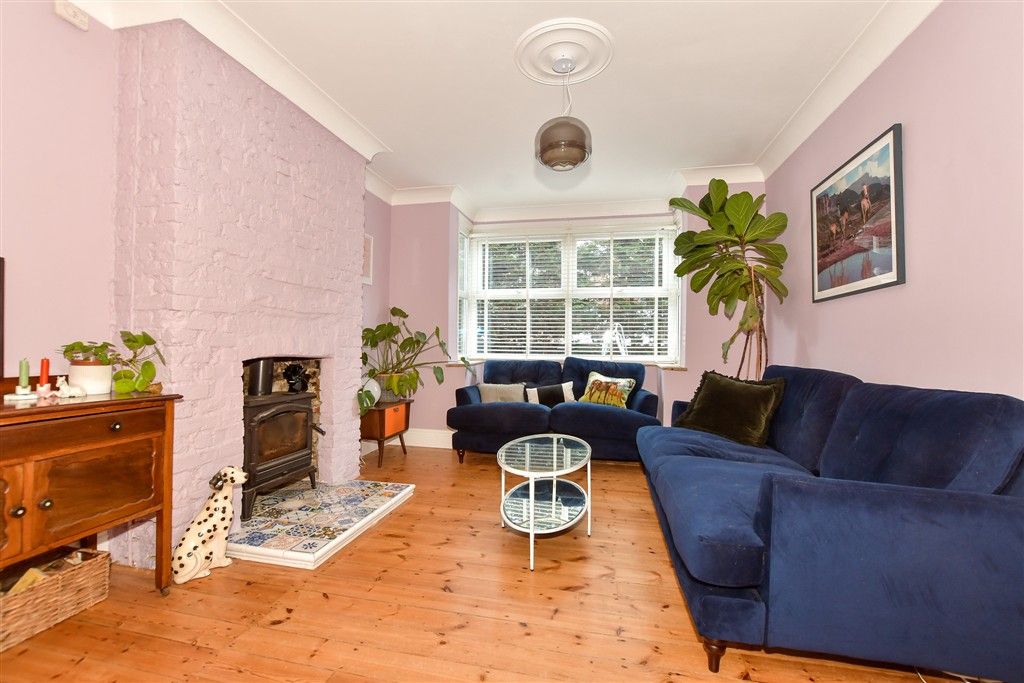 Property photo 2 of 12 Lounge