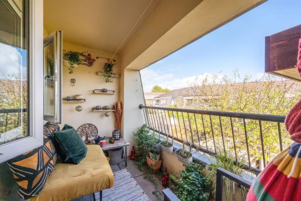 Property photo 1 of 11 Balcony