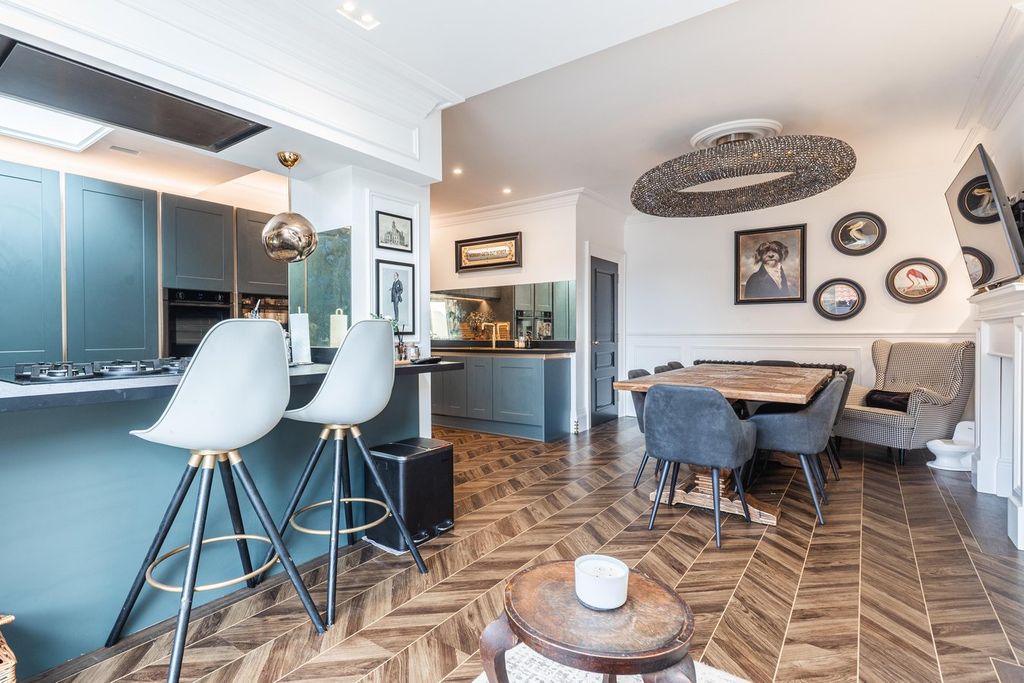 Property photo 3 of 40