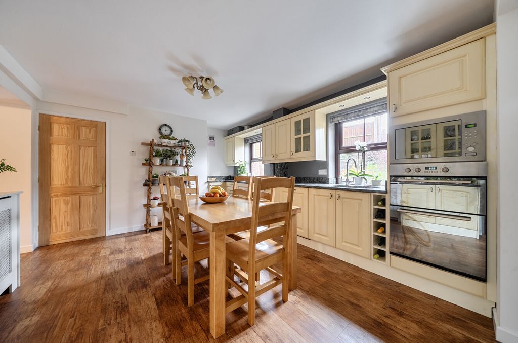 Property photo 3 of 28 1409755-17-698F54...