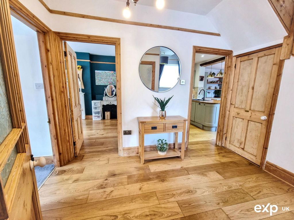 Property photo 2 of 27