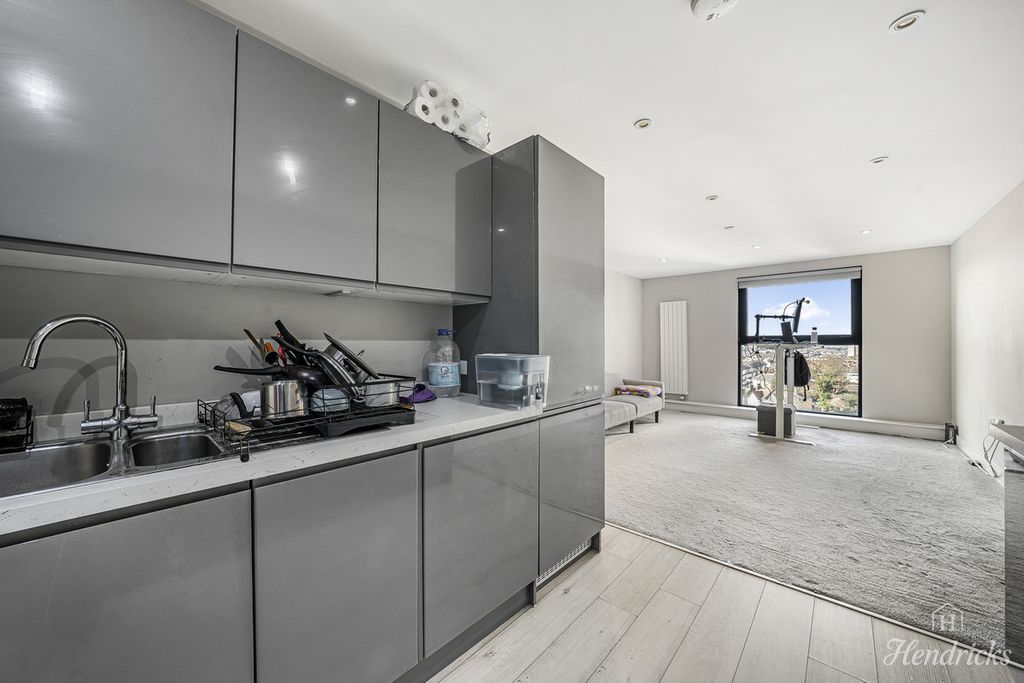 Property photo 2 of 28