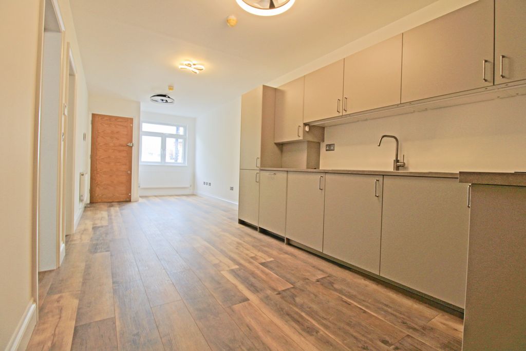 Property photo 1 of 6 Img_8761