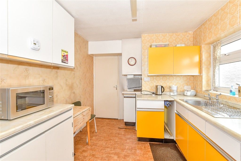 Property photo 3 of 8 Kitchen