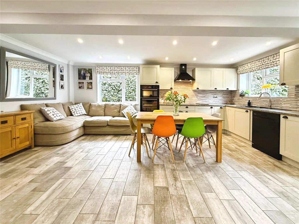 Property photo 3 of 27 Picture No. 23