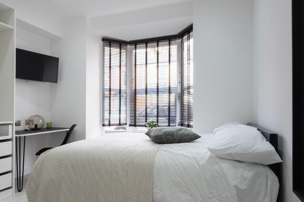 Property photo 2 of 15 Bright And Welcoming Master Bedroom Featuring A La...