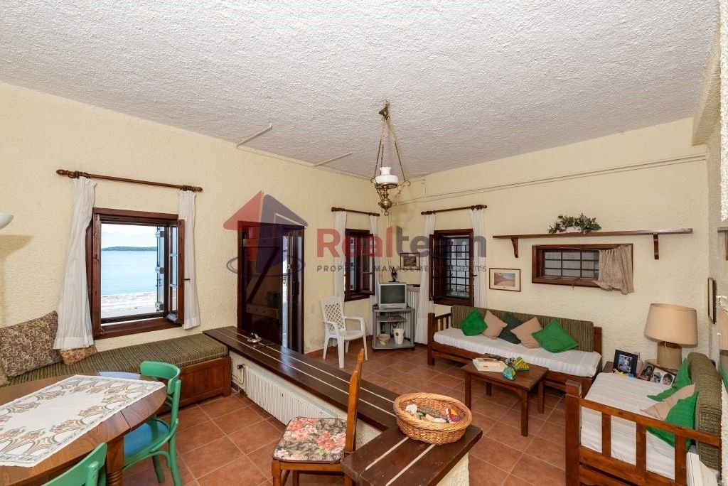 Property photo 3 of 25