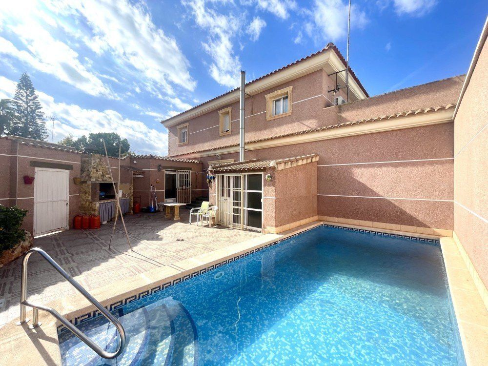 Property photo 1 of 27