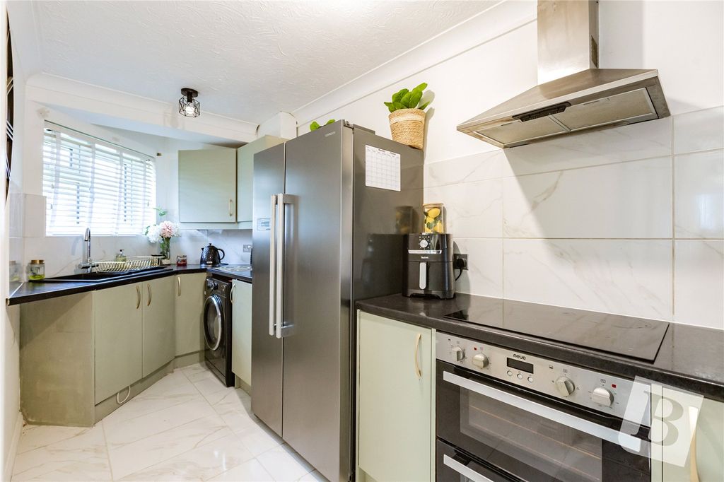 Property photo 2 of 16 Kitchen