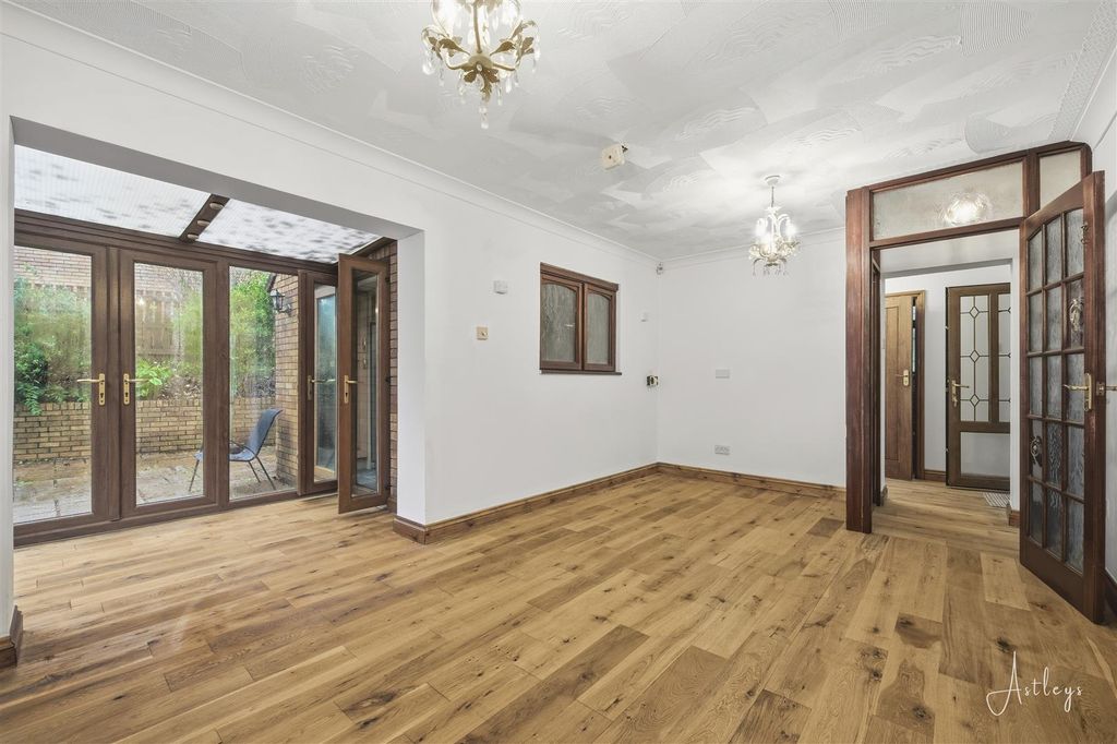 Property photo 3 of 22 Dining Room
