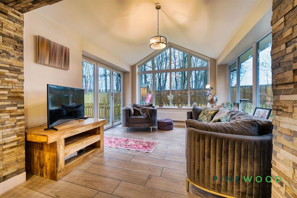 Property photo 2 of 47 Garden Room