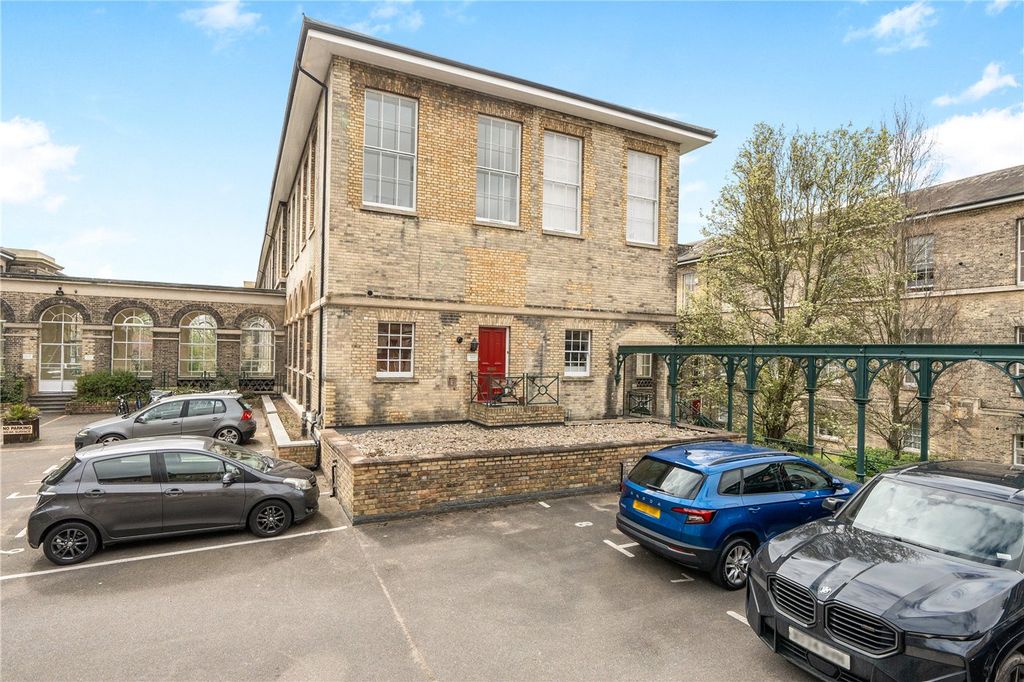 Property photo 2 of 12 Picture No. 27