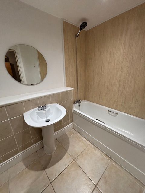 Property photo 3 of 7 Bathroom