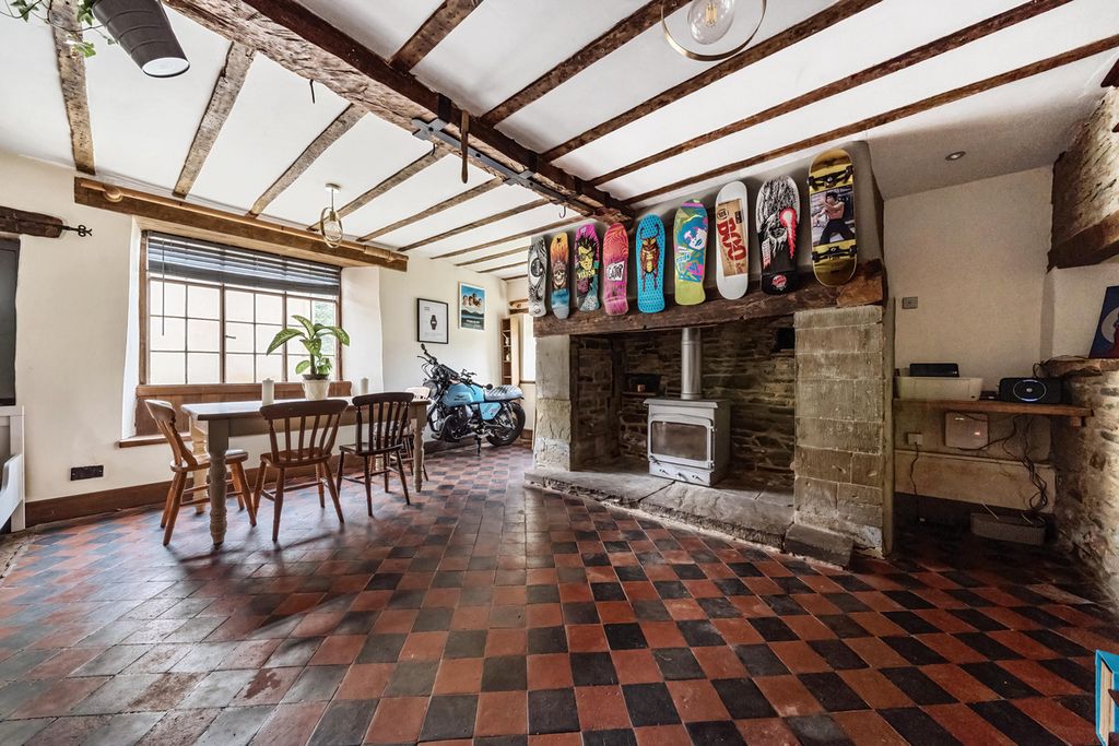 Property photo 2 of 21