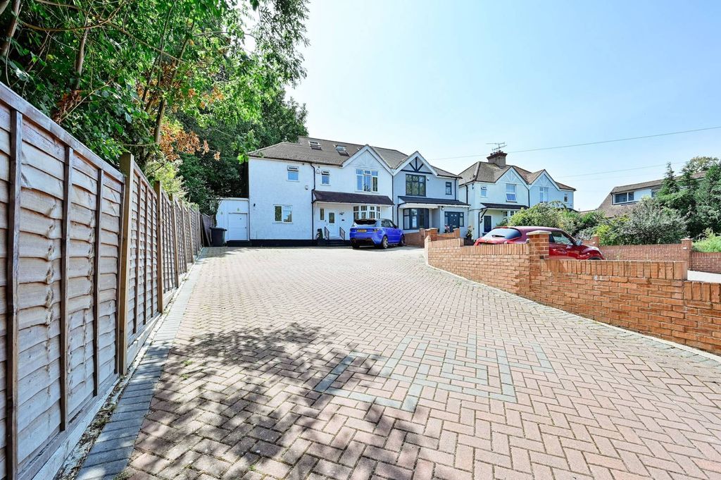 Property photo 2 of 34