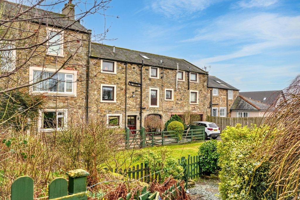 Property photo 2 of 33