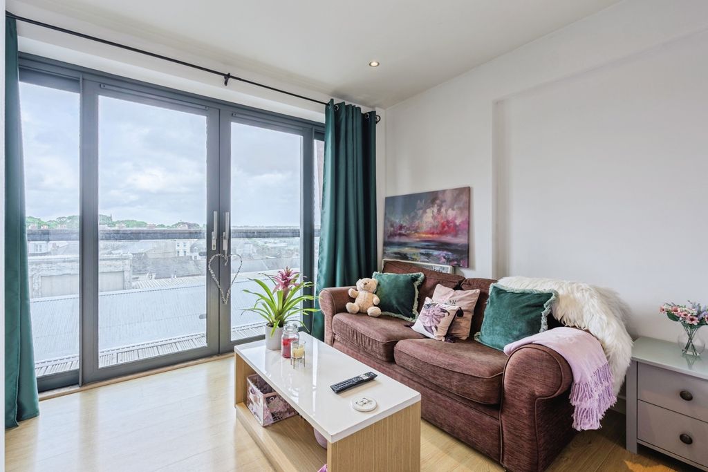 Property photo 2 of 10 Pbox-Img.Jpg
