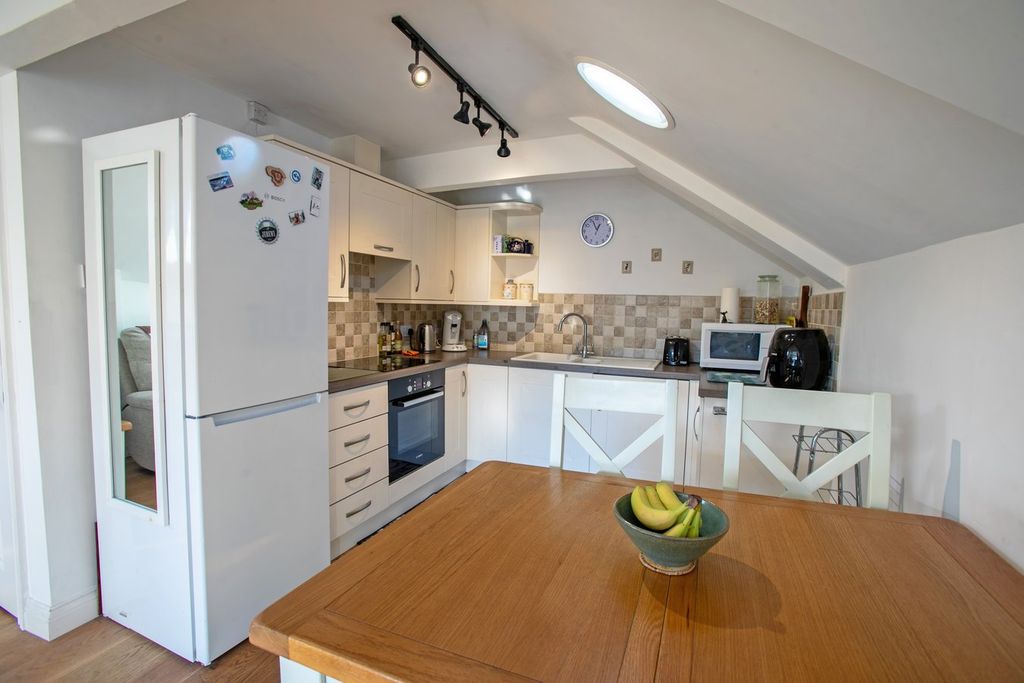 Additional image 4 of 1 bed flat for saleNewport Square, Launceston PL15