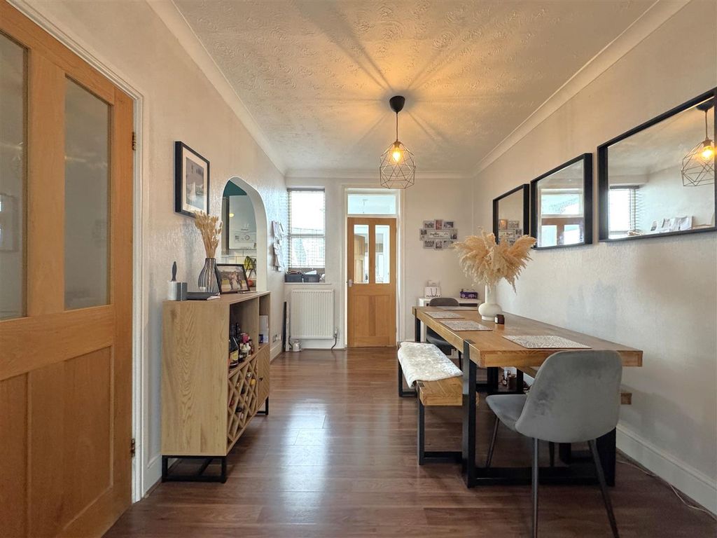 Property photo 3 of 18 4.Jpeg