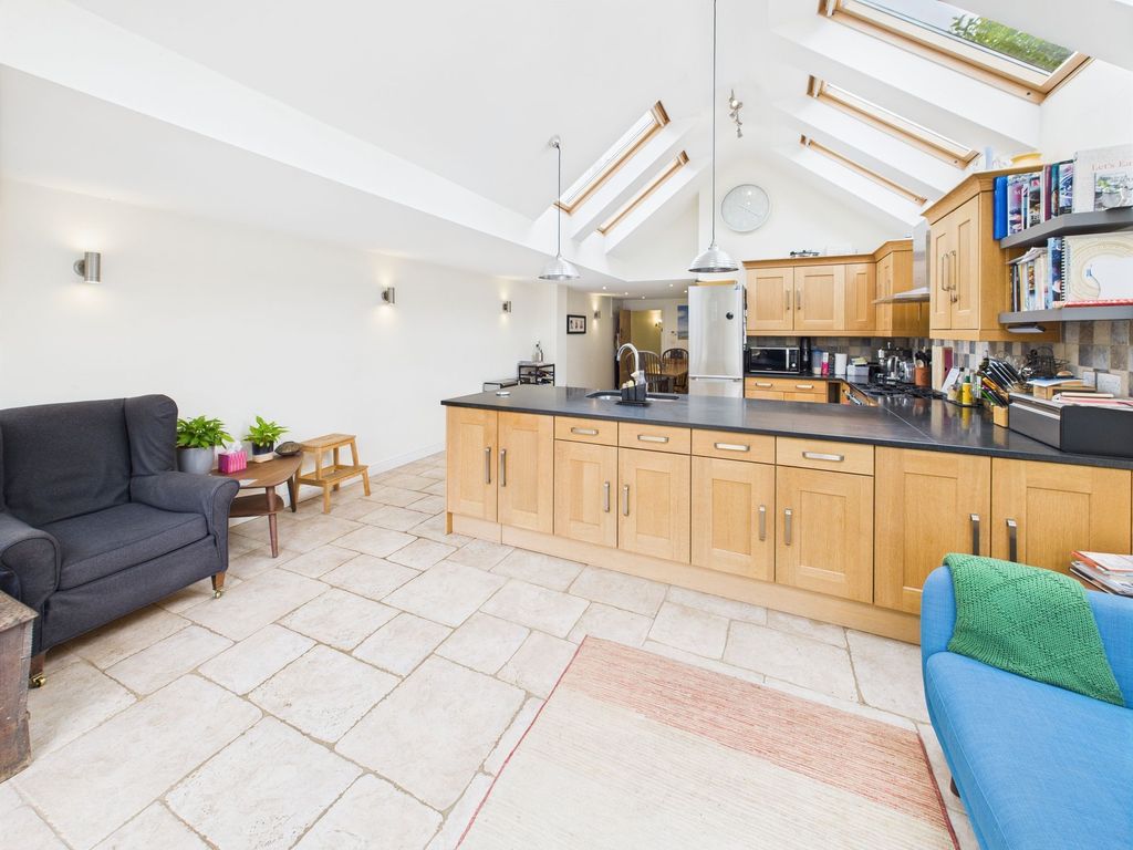 Property photo 3 of 21