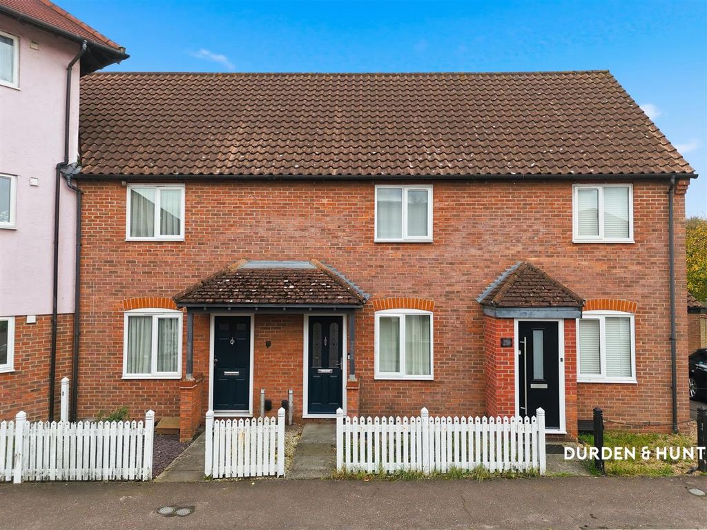 Property photo 1 of 16 Dale Close