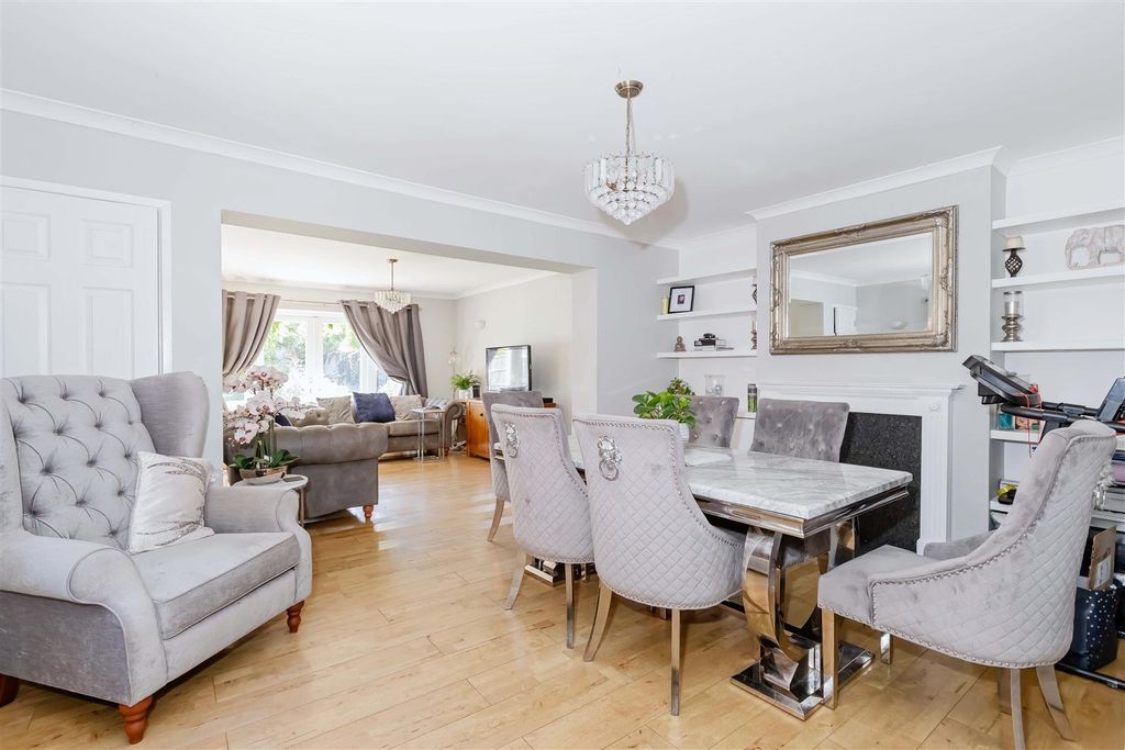 Property photo 2 of 16 Palatine Rd_10.Jpg