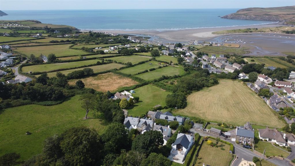 Property photo 2 of 54 Llys Y Coed,, Feidr Ganol Newport, Pembrokeshire,