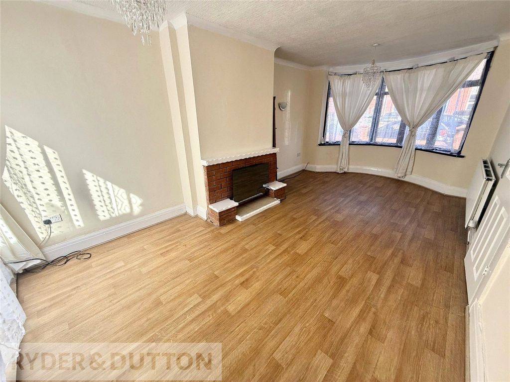Property photo 3 of 23 Lounge
