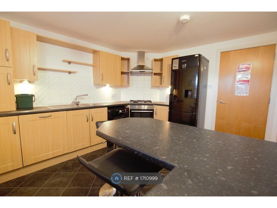 Property photo 3 of 13 Kitchen