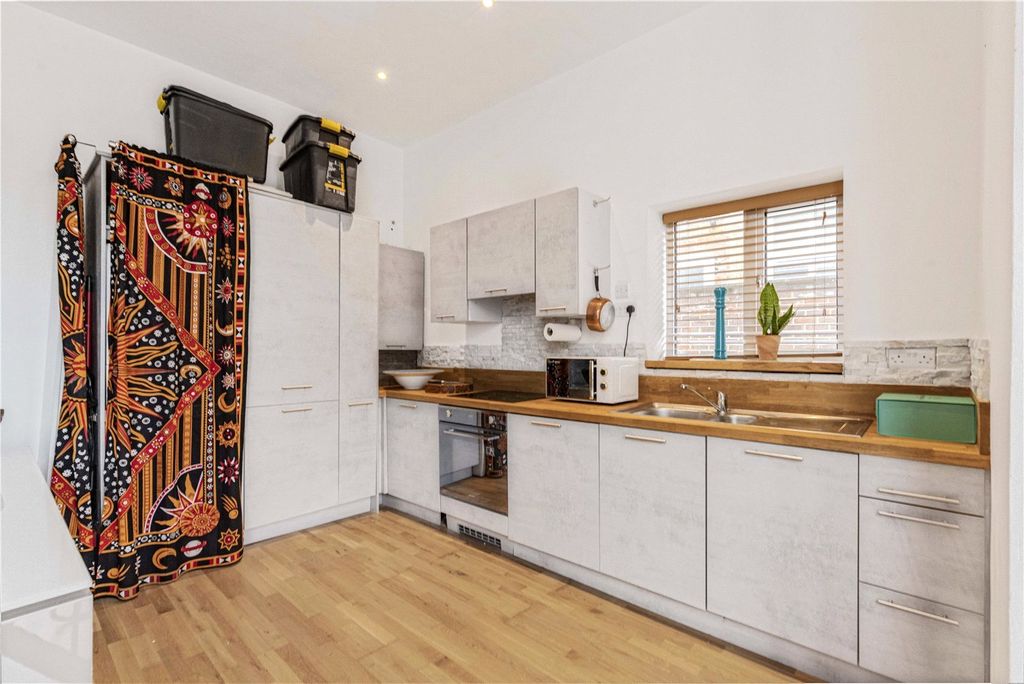 Property photo 3 of 10 Picture No. 04